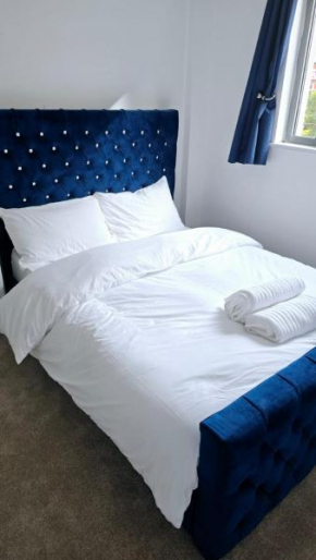 Luxury Green 1 Bed City Centre Apartment close to Mailbox,Bullring, Broad Street for Leisure and Families